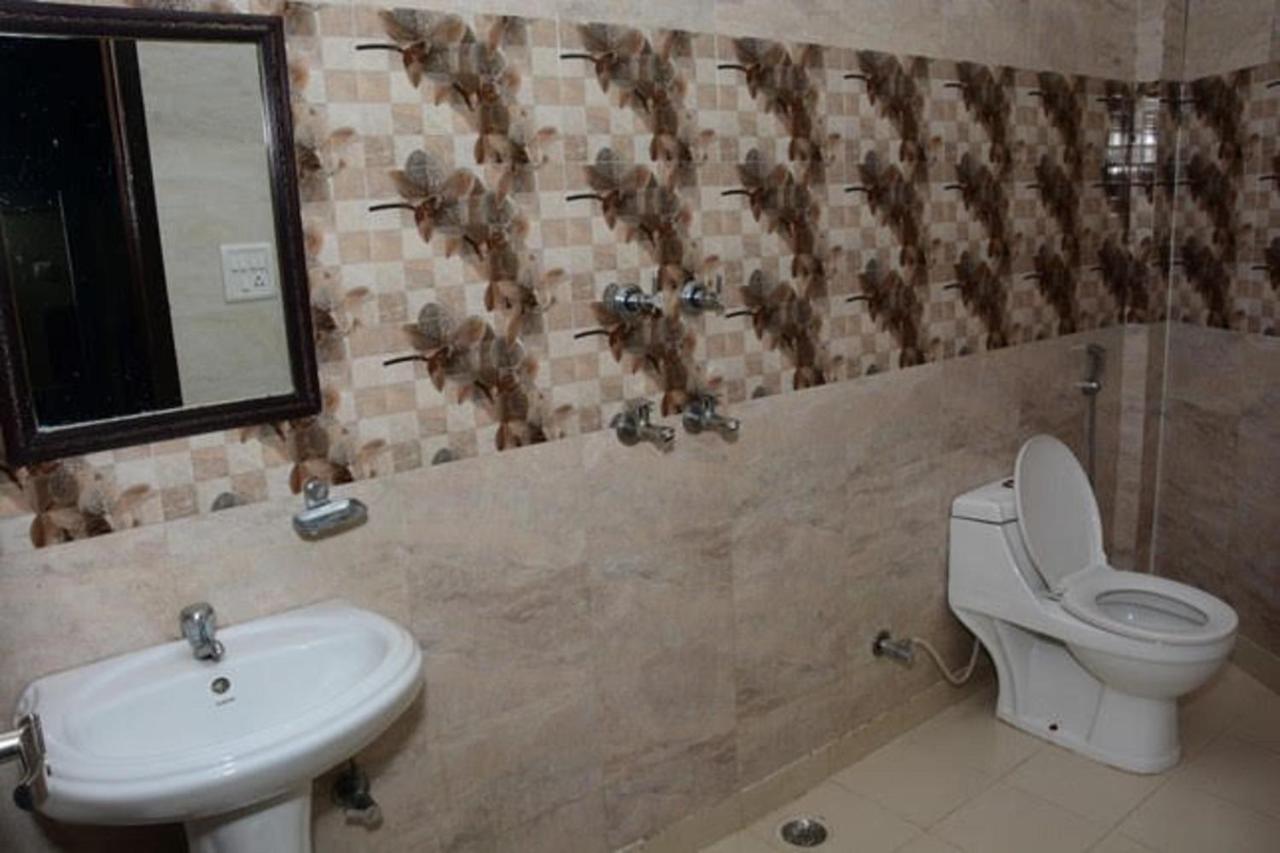 Krazy Hotel Халдвані Екстер'єр фото