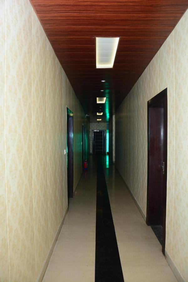 Krazy Hotel Халдвані Екстер'єр фото