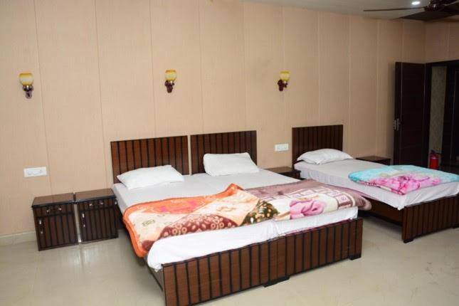 Krazy Hotel Халдвані Екстер'єр фото
