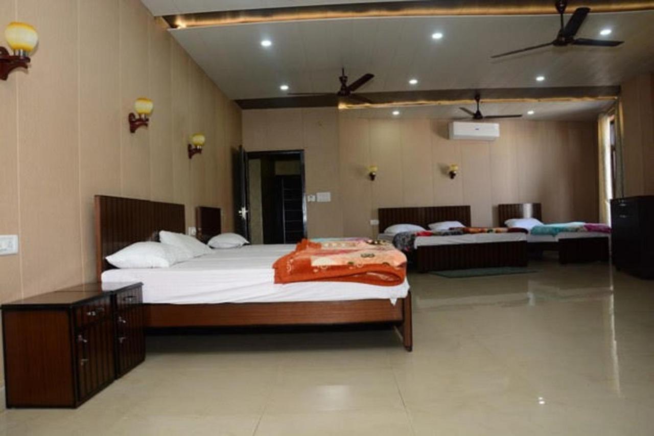 Krazy Hotel Халдвані Екстер'єр фото